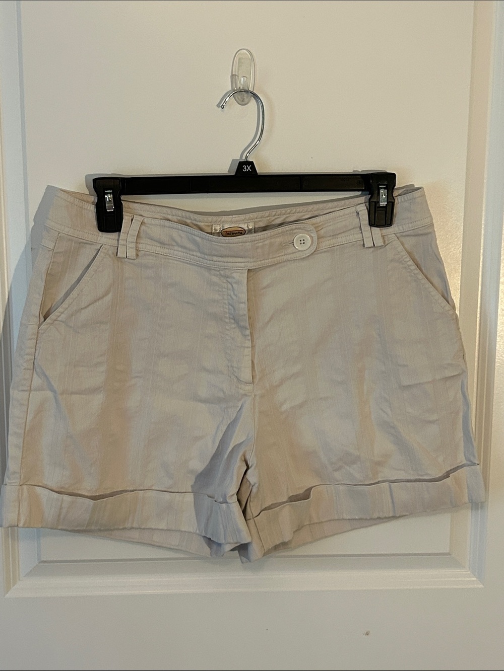 Talbots Cream Women’s Bermuda Shorts